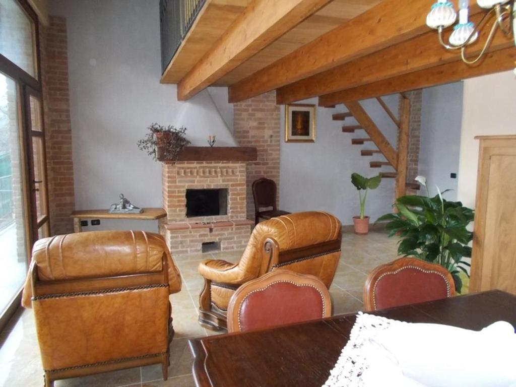 Agriturismo Ercolana Neviglie Bilik gambar